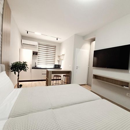 Goat Apartments Тирана Екстериор снимка