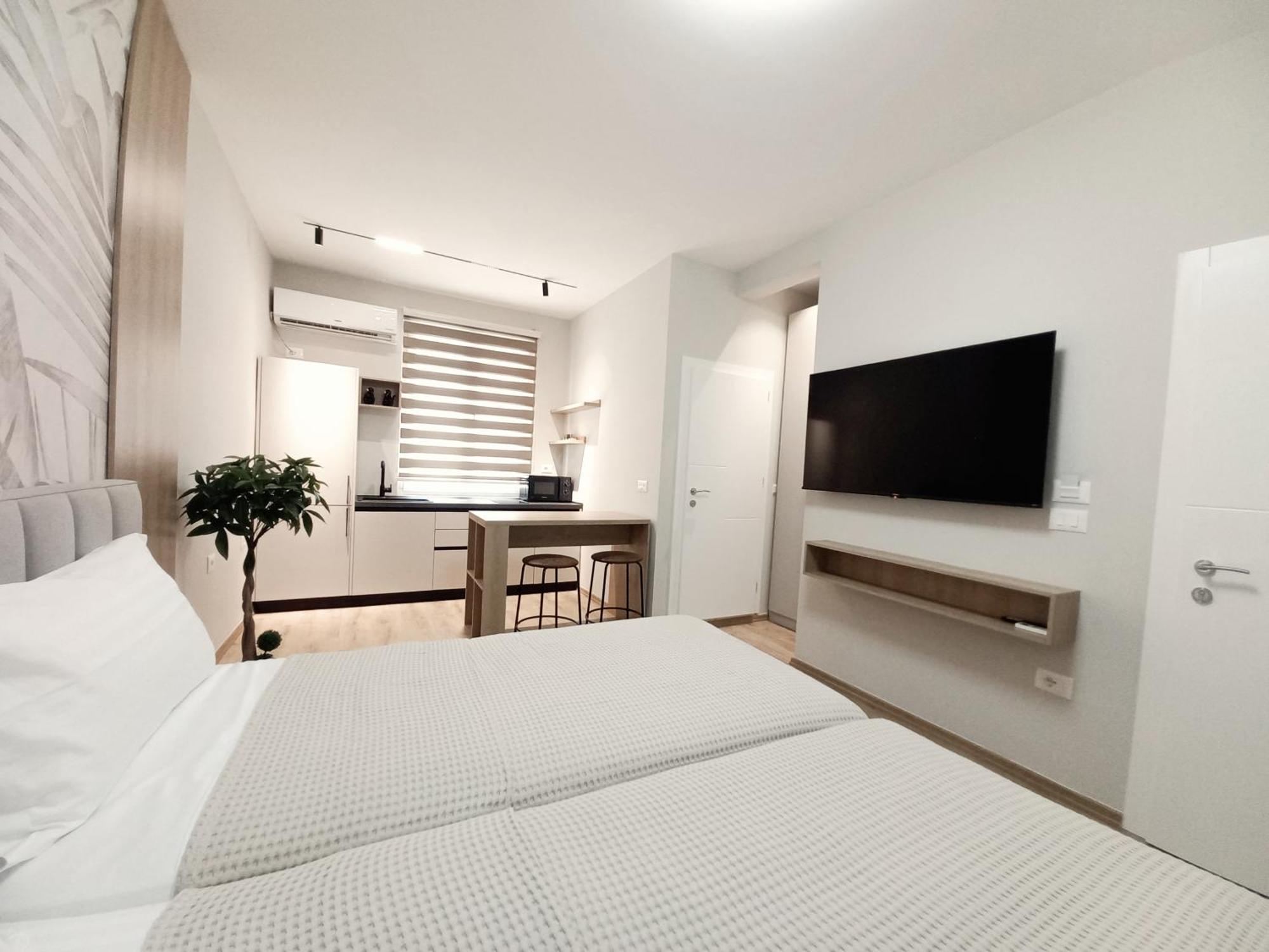 Goat Apartments Тирана Екстериор снимка